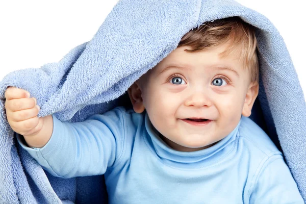 Όμορφο ξανθό μωρό με μια πετσέτα — Φωτογραφία Αρχείου