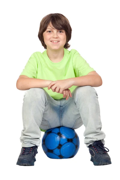 Criança adorável sentado na bola de futebol azul — Fotografia de Stock