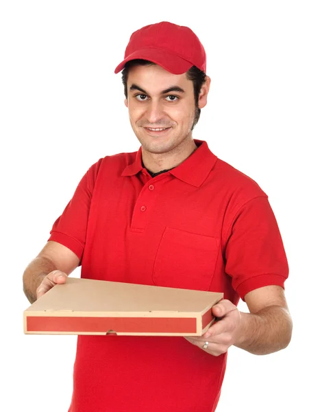 Garçon avec uniforme rouge livrant une boîte à pizza — Photo