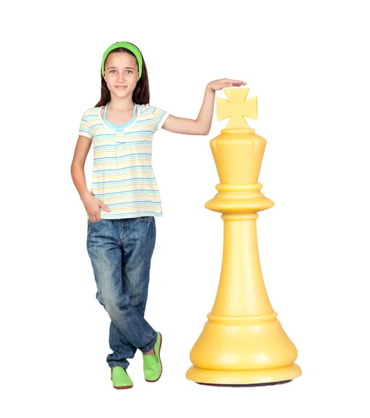 Hermosa chica con una enorme pieza de ajedrez — Foto de Stock