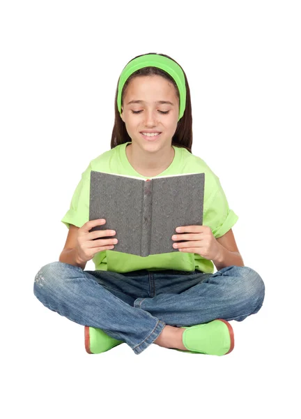 Adorável menina lendo um livro — Fotografia de Stock
