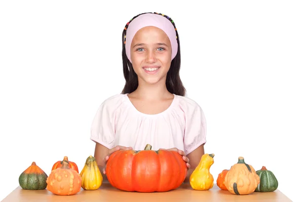 Menina feliz no Halloween com muitas abóboras — Fotografia de Stock