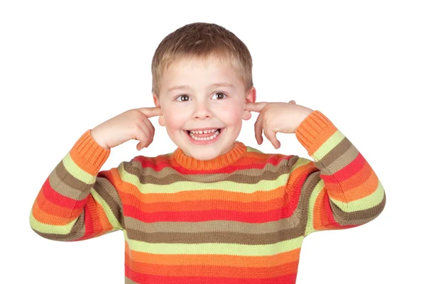 Забавна дитина прикриває вуха — стокове фото