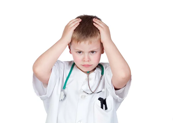 Criança preocupada com uniforme médico — Fotografia de Stock