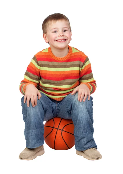 Bir basketbol ile komik çocuk — Stok fotoğraf