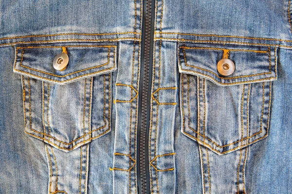 Jeansjacke mit zwei Taschen — Stockfoto