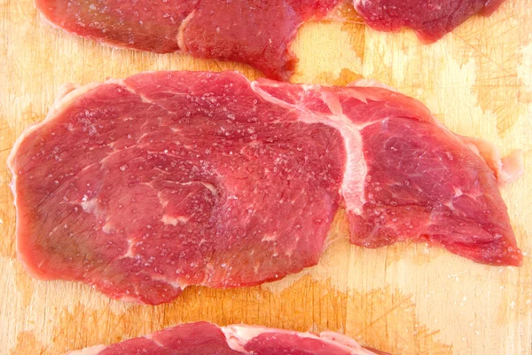 Bifes de carne de porco salgada crua — Fotografia de Stock