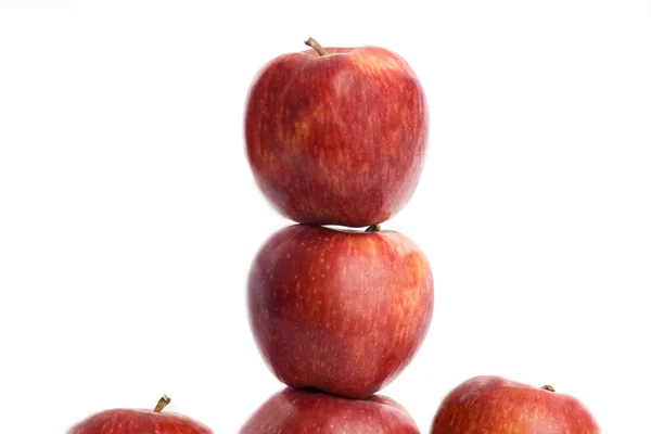 Fem balanserad rött äpple — Stockfoto