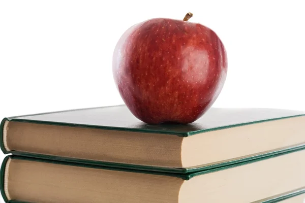 Una manzana roja encima de los libros —  Fotos de Stock