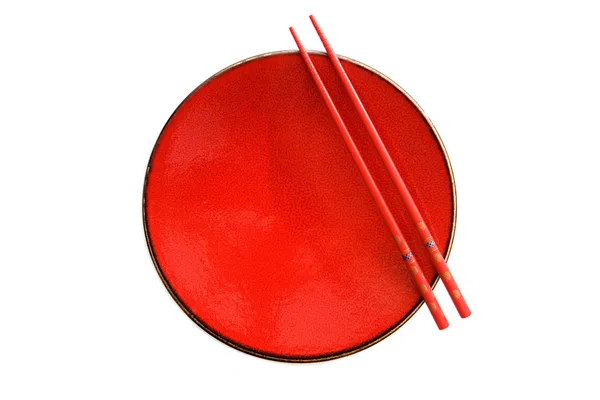 Πιάτο κόκκινο και τσοπ στικς με ανατολίτικο στυλ — Φωτογραφία Αρχείου