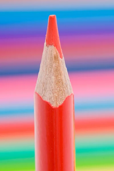 Jedna červená tužka — Stock fotografie