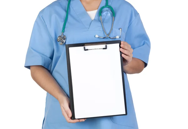 Médico anónimo con portapapeles y papel en blanco — Foto de Stock