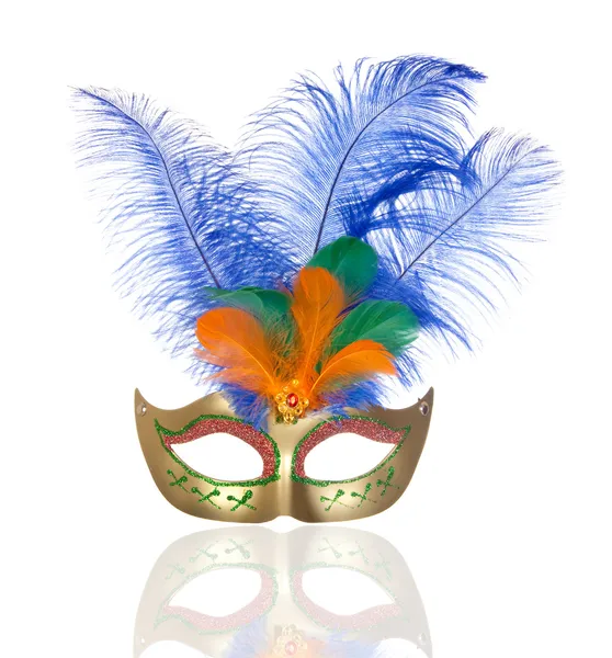Beau masque de carnaval doré avec plumes — Photo