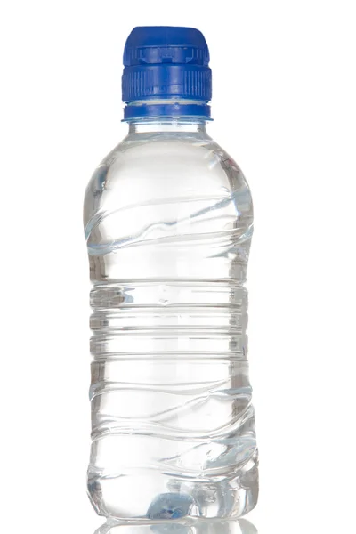 Пластикова пляшка, повна води — стокове фото