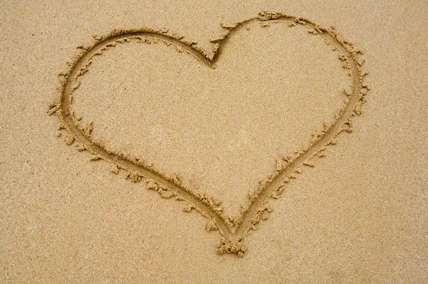 Heart drawn on sand — Stock Photo, Image