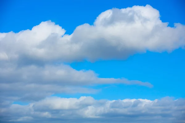 Vacker himmel med många moln — Stockfoto