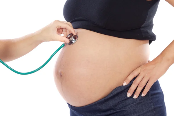 Zwangere onderzocht door een arts — Stockfoto