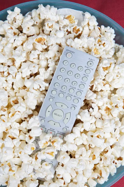 Popcorn et télécommande — Photo