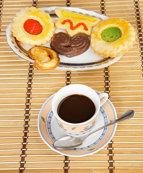 Xícara de café com bolos — Fotografia de Stock