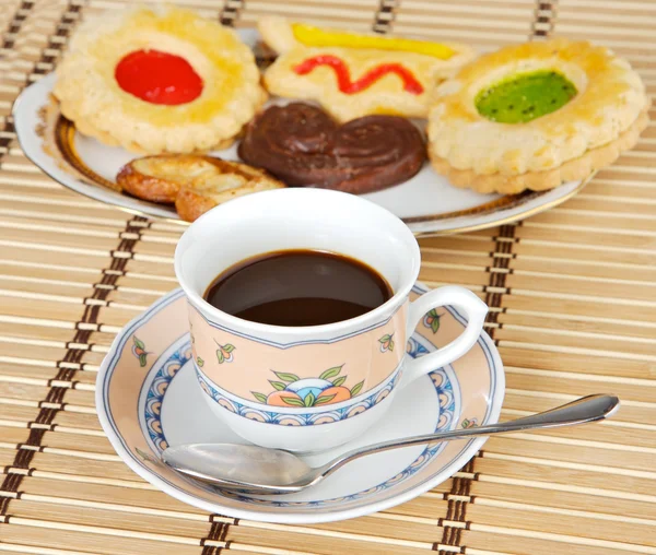 Csésze kávé és sütemény — Stock Fotó