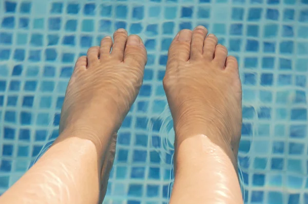 Feet refreshing — Stock Photo, Image
