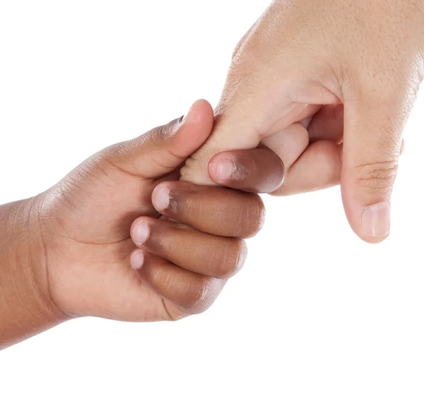 Aperto de mão entre um afro-americano e caucasiano — Fotografia de Stock