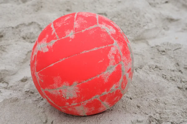 Красный шар болейбол — стоковое фото