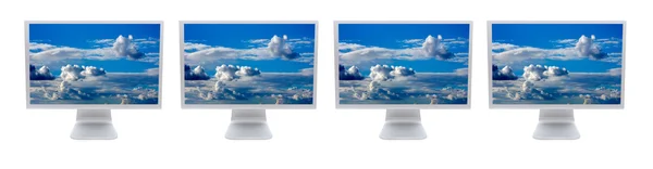 Cztery lcd rachmistrz monitor na białym tle nad białym tle z zdjęcie niebo i chmury — Zdjęcie stockowe