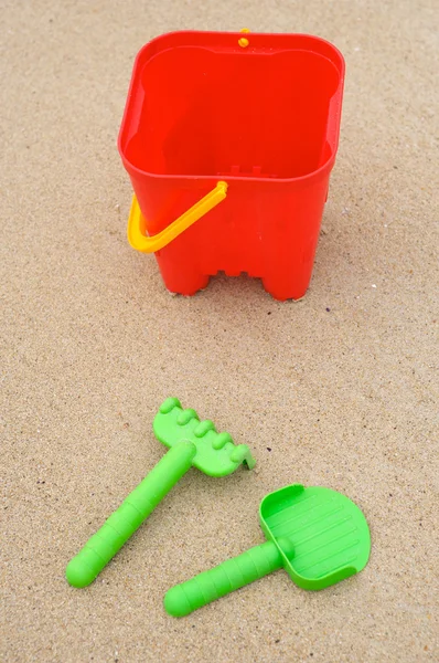 Leksaker beach i sanden — Stockfoto
