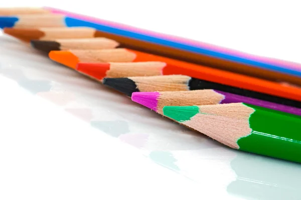 Lápis coloridos alinhados -DOF rasa — Fotografia de Stock