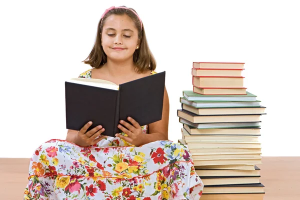 Adorable chica leyendo — Foto de Stock