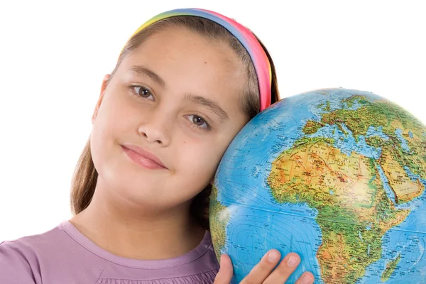Menina adorável com um globo do mundo — Fotografia de Stock