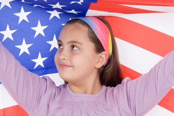 Патриотическая маленькая девочка с американским флагом — стоковое фото