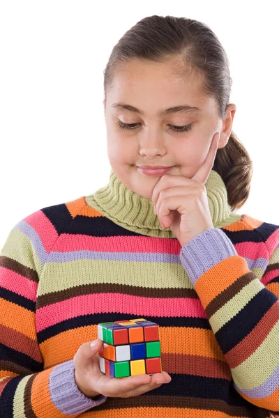 Bambina che gioca con un cubo colorato — Foto Stock