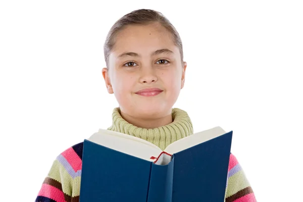 Bedårande flicka med att läsa en bok — Stockfoto