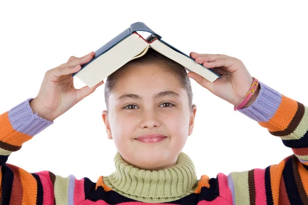 Αξιολάτρευτο κορίτσι με ένα βιβλίο στο κεφάλι — Φωτογραφία Αρχείου