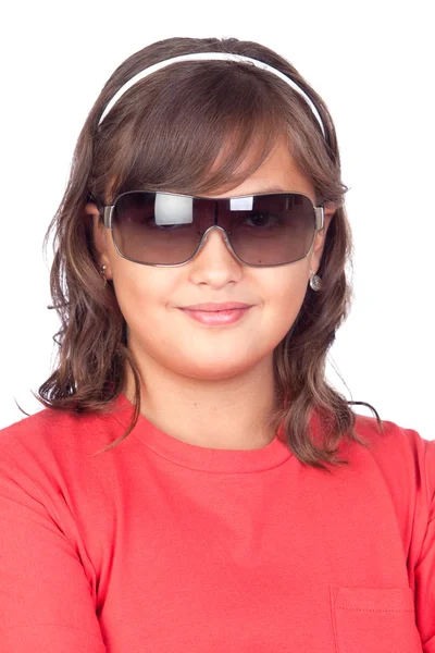Adorável menina pré-adolescente com óculos de sol — Fotografia de Stock