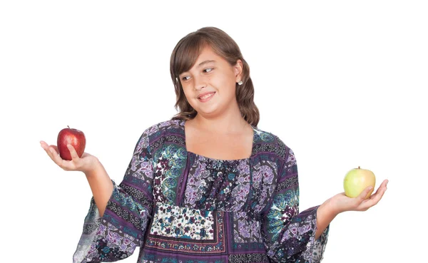 Adorable fille de préadolescence avec deux pommes différentes — Photo