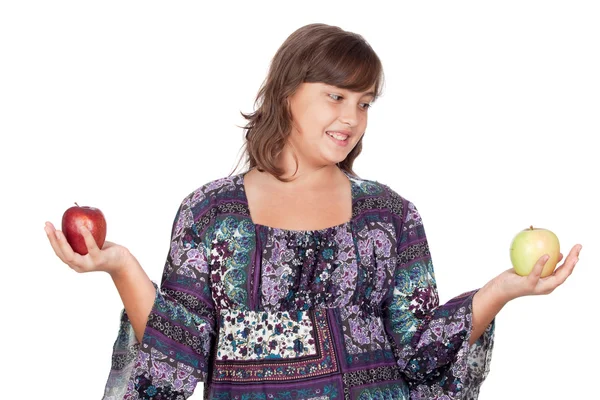 Schattig preteen meisje met twee differents appels — Stockfoto