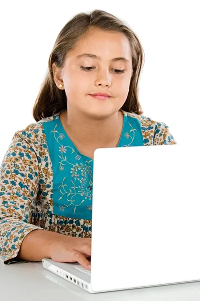 Красивая девушка с ноутбуком — стоковое фото