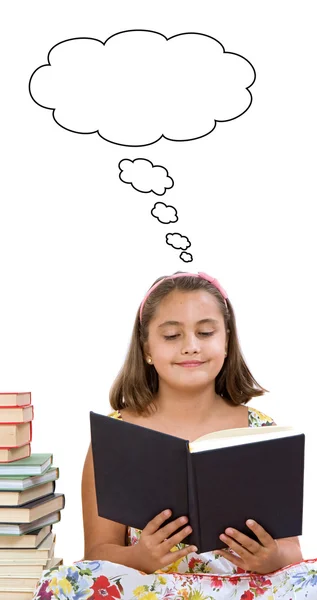 Urocza dziewczyna czytająca — Zdjęcie stockowe
