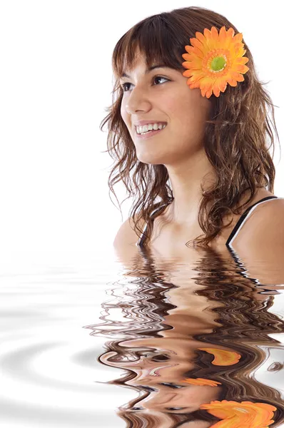 Junge Frau im Wasser — Stockfoto
