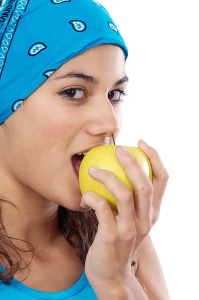 Kvinna äta äpple — Stockfoto