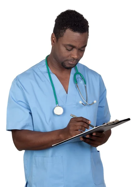 Afrikansk amerikansk man läkare med clipbaord — Stockfoto
