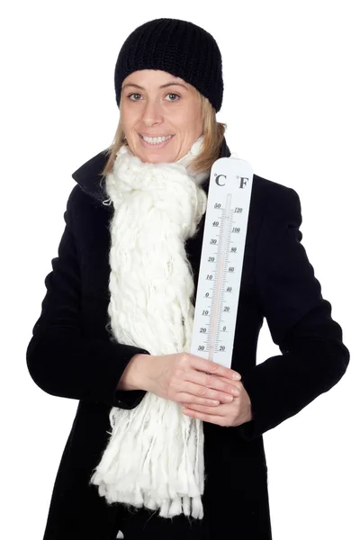 Mulher loira com um casaco preto e termômetro — Fotografia de Stock