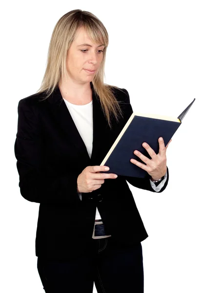 Mujer de negocios rubia leyendo un libro —  Fotos de Stock