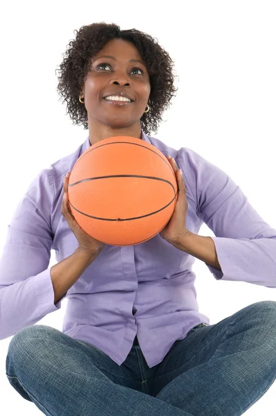 Kvinna med ballong i basket — Stockfoto