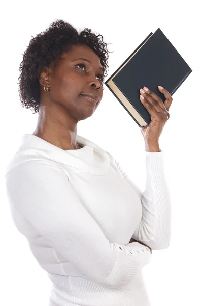 Denken vrouw met een boek — Stockfoto