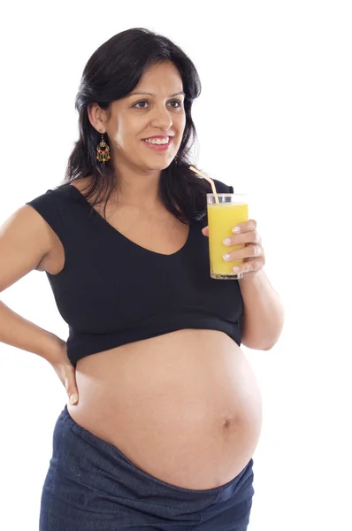 Hermosa embarazada bebiendo jugo de naranja —  Fotos de Stock