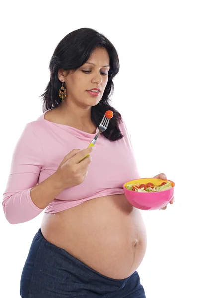Vackra gravid äta sallad — Stockfoto